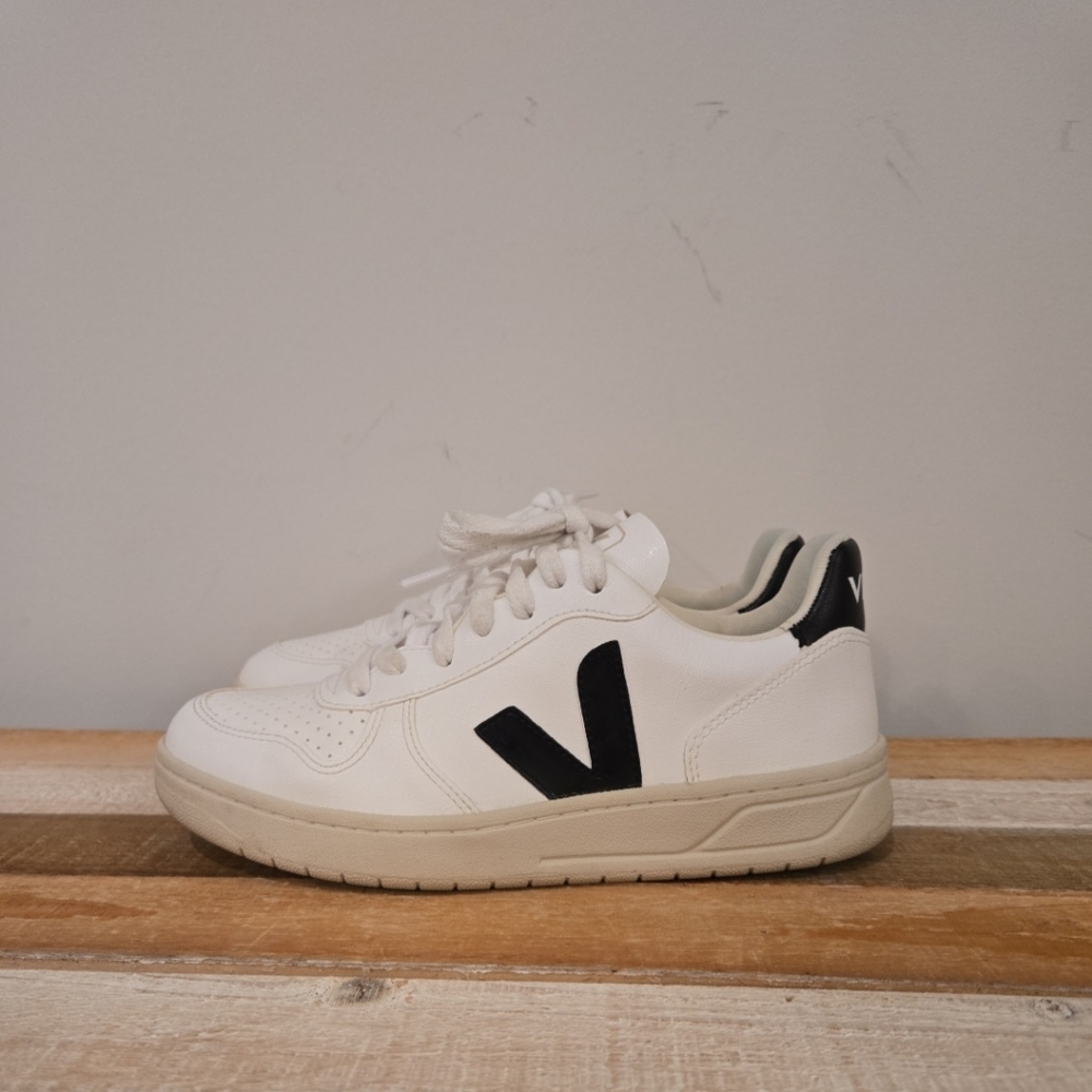 Veja V-10 Womens Size 5 White Black Athletic Leather Walking Shoes Sneakers